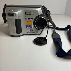SONY MAVICA DIGITAL CAMERA w/ 10x OPTICAL ZOOM, FD DRIVE 2X, BATTERY,